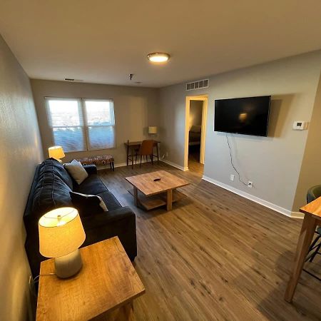 Aksarben 1 Bedroom-Close To I-80 Omaha Bagian luar foto