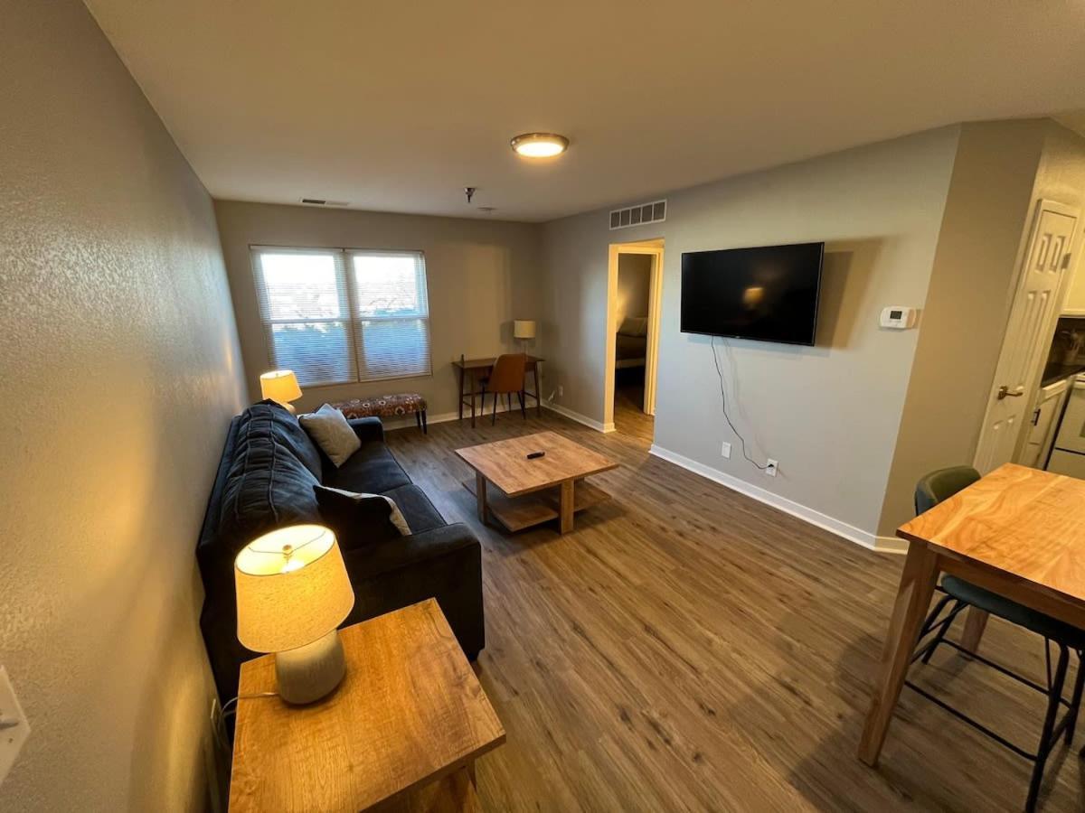 Aksarben 1 Bedroom-Close To I-80 Omaha Bagian luar foto
