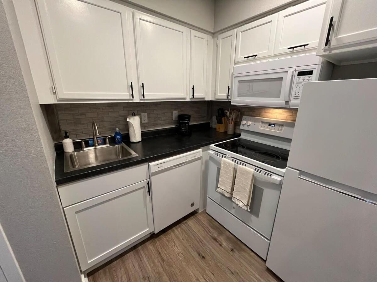 Aksarben 1 Bedroom-Close To I-80 Omaha Bagian luar foto