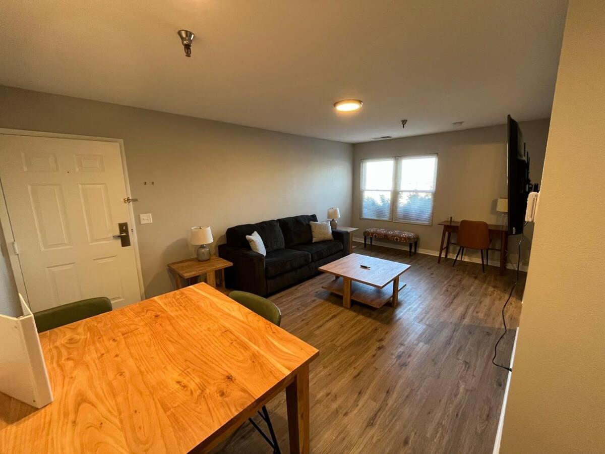 Aksarben 1 Bedroom-Close To I-80 Omaha Bagian luar foto